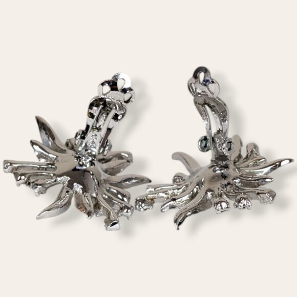 V. White Rhinestone & Faux Pearl Floral Demi Parure - Picture 5 of 10